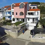 & Petra - One Bedroom With Terrace Žaborić