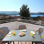 & Petra - One Bedroom With Terrace Žaborić