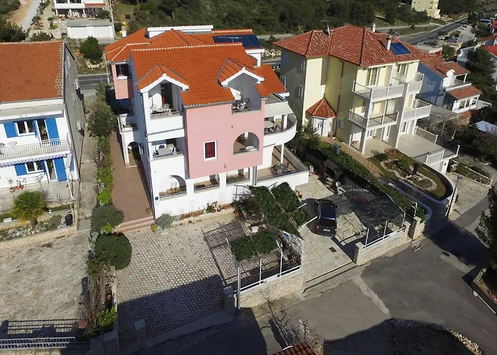 & Petra - One Bedroom With Terrace * Žaborić